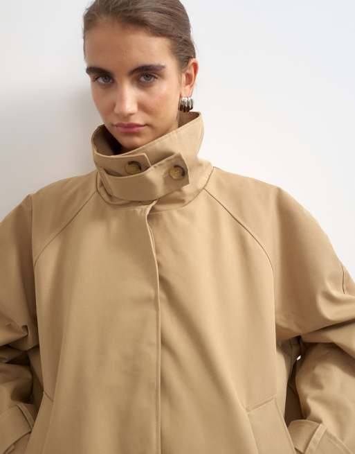 Topshop Trenchcoat mit Stehkragen und verkürztem Schnitt in Camel, 3 von 4