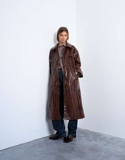 Topshop - Trenchcoat van hoogglanzend imitatieleer in bruin met wassing - view 1