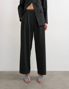 Model wearing Triple pleat trouser in black