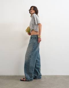 Model wearing Tuck hem boxy tee in grey