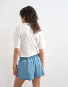 Model wearing Tuck hem boxy tee in ivory