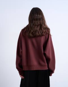 Model wearing Tuck waist sweatshirt in chocolate