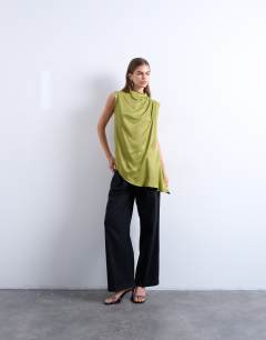 Model wearing Tunic tuck sleeveless top in green