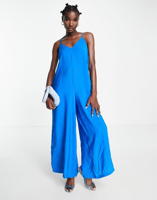 Topshop - Tuta jumpsuit a fondo ampio con spalline sottili blu cobalto con apertura sul retro