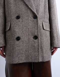 Model wearing Twill heritage blazer with wool in multi