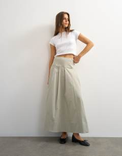 Model wearing Twill pleated midi skirt with belt detail in grey