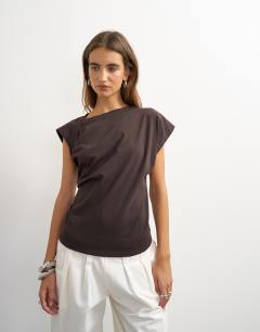 Model wearing Twist body tank in chocolate