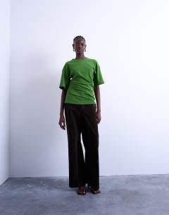 Model wearing Twisted detail t-shirt in green