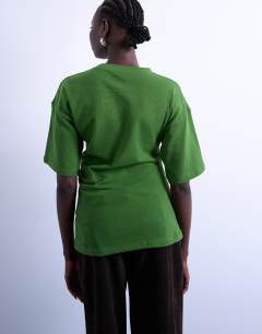 Model wearing Twisted detail t-shirt in green