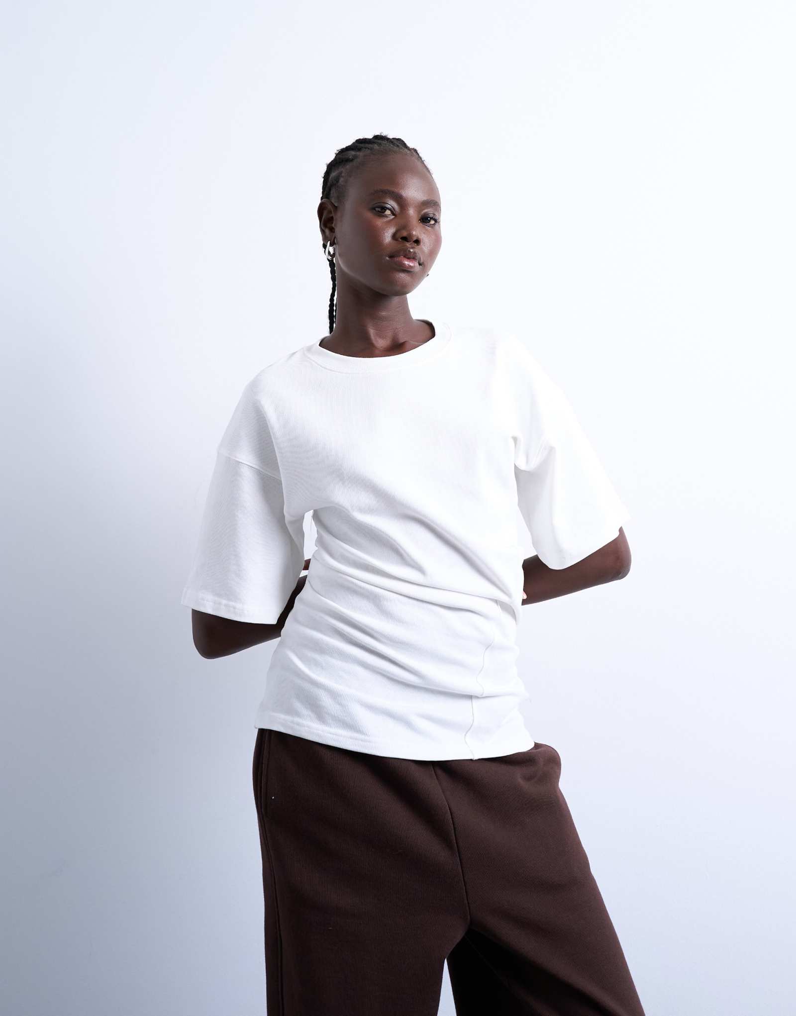 Футболка Topshop twisted detail цвета слоновой кости