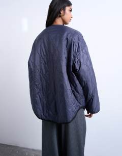 Model wearing Two tone collarless fleece liner jacket in navy