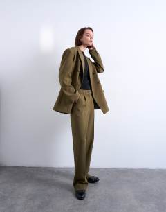 Model wearing Ultimate pleated slouchy tailored trouser in green