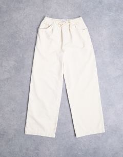 Model wearing Ultimate pull on wide leg trouser in ecru