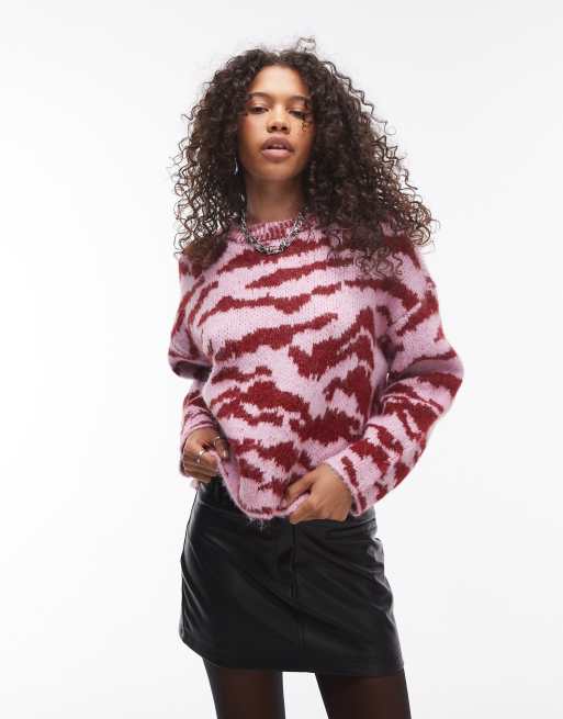 Topshop – Ultimate – Rosa och röd, fluffigt stickad tröja med avslappnad passform och zebrarandigt mönster