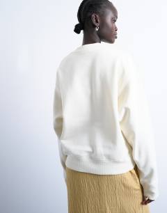 Model wearing Ultimate sweat in ecru