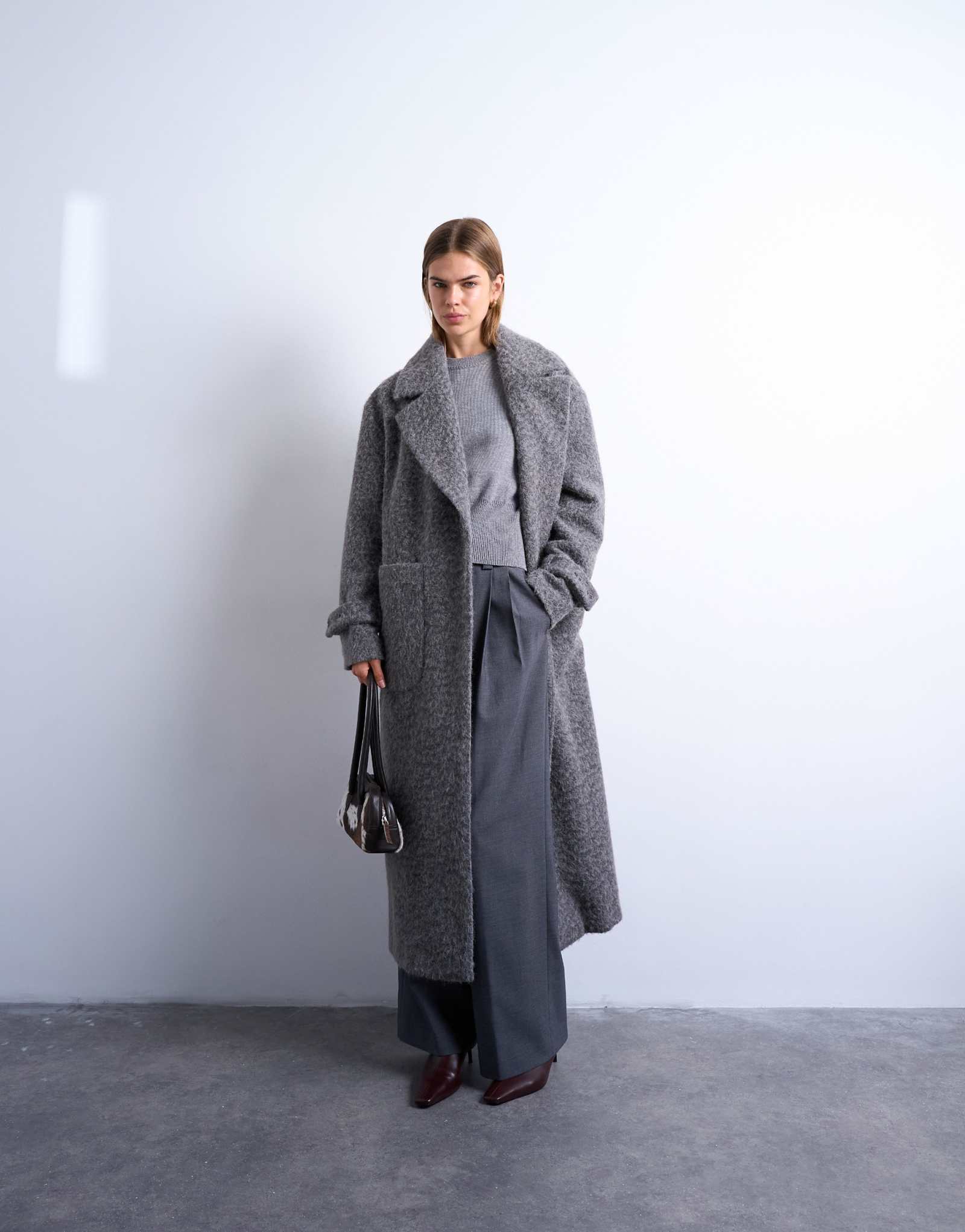 Удлиненное пальто без подкладки от Topshop цвета древесного угля с мягкой начесом