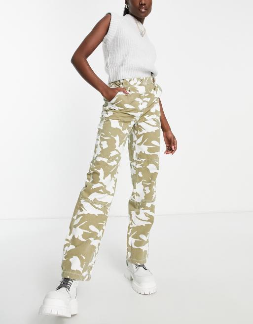 Topshop - Utility broek met hoge taille en rechte pijpen met figuurnaden op de knie in camouflageprint