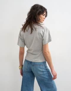 Model wearing V-neck cinch in grey marl