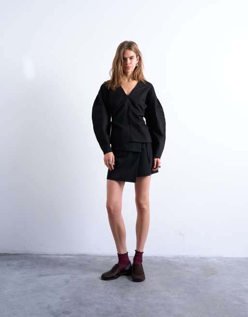 Topshop V neck ovoid sleeve top in black, 2 of 4