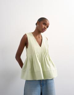 V neck pintuck detail a line top in mint