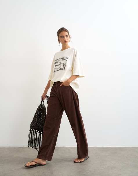 Topshop - Vaquero barrel de talle medio en pana chocolate - view 1