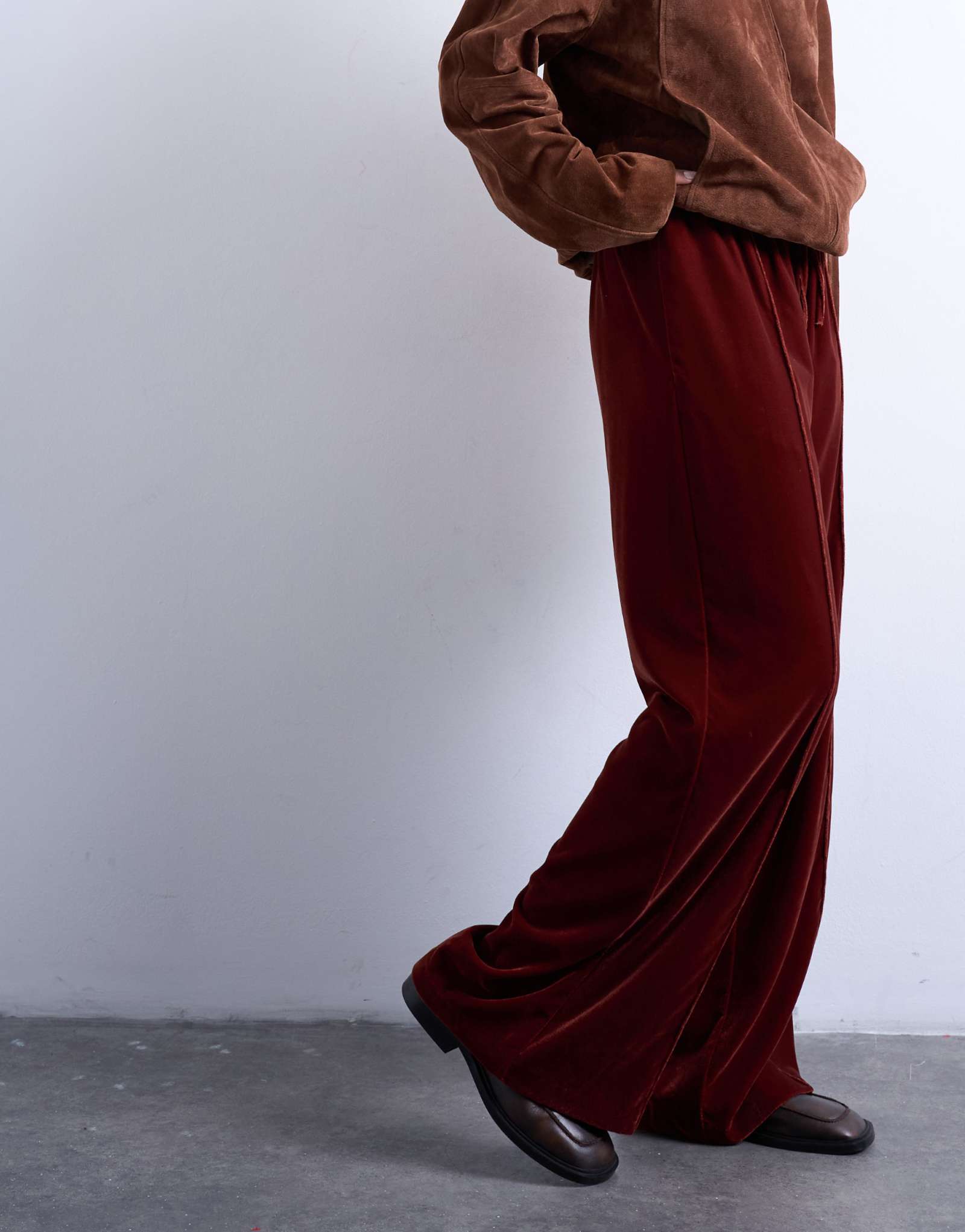 Бархатные спортивные брюки Topshop средней посадки с завязками на талии и широкими штанинами табачного цвета