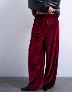 Model wearing Velvet wide leg pull on trouser in burgundy