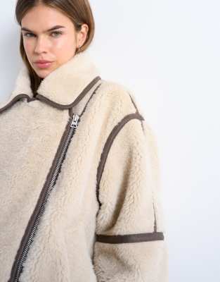 Topshop - Veste aviateur oversize en imitation peau de mouton - Crème-Brown