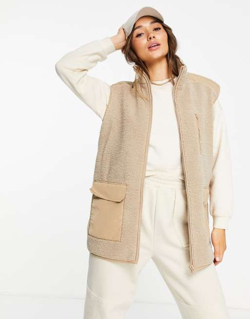 Topshop Veste sans manches zipp e en imitation peau de mouton avec poches fonctionnelles Cr me