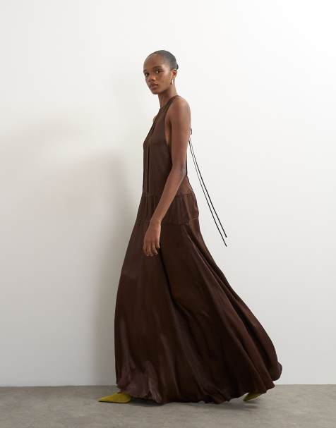 Topshop vestido largo de satén con cintura baja y sisa baja en chocolate - view 1