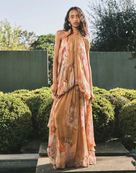 Topshop - Vestido largo estilo blusón con cuello halter, espalda al aire y cola con estampado floral pintado a mano de viscosa premium - view 1