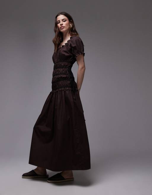 Topshop - Vestito arricciato marrone con maniche ad aletta e dettagli allacciati neri a contrasto