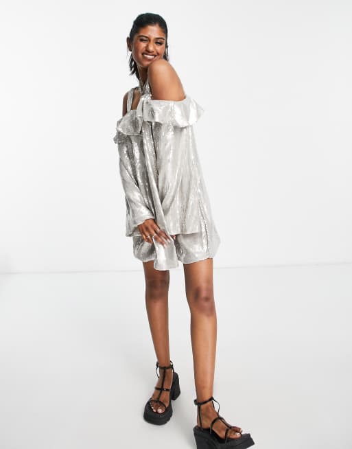 Topshop - Vestito con scollo alla Bardot e maniche svasate con paillettes