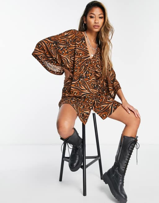 Topshop - Vestito corto animalier con maniche stile kimono
