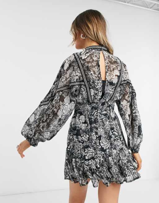 Topshop - Vestito corto con finiture con borchie e stampa a fiori monocromatica, 2 di 4