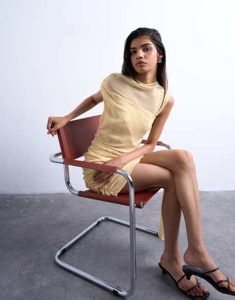 Topshop - Vestito corto in chiffon color latticello testurizzato con spalline alte e fusciacca - view 1