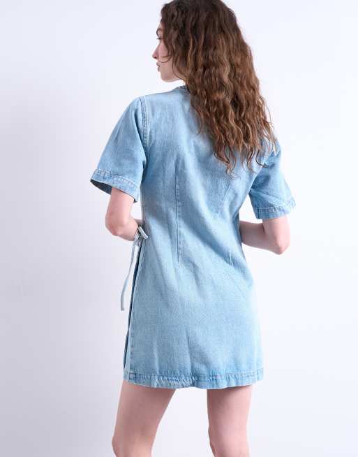 Topshop - Vestito corto in denim candeggiato a portafoglio, 3 di 4