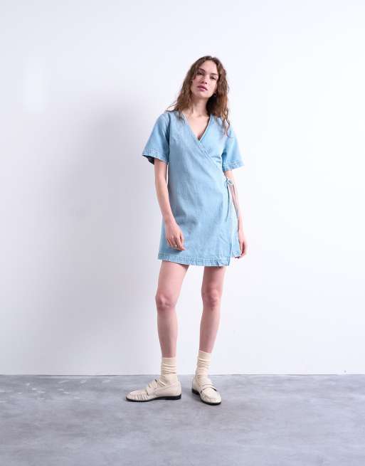 Topshop - Vestito corto in denim candeggiato a portafoglio, 4 di 4