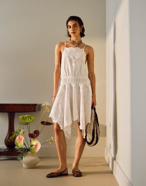 Topshop - Vestito corto pesante bianco ricamato con orlo a fazzoletto