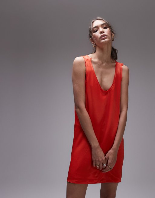 Vestito rosso scollo av online