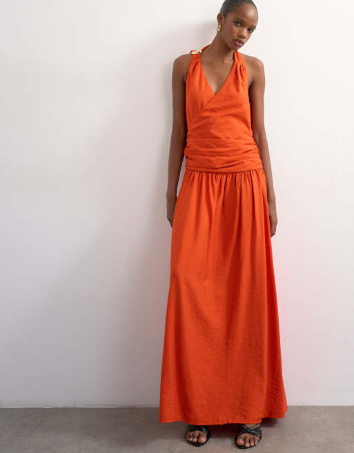 Topshop - Vestito lungo arancione con scollo profondo a sciarpa con dettagli in metallo