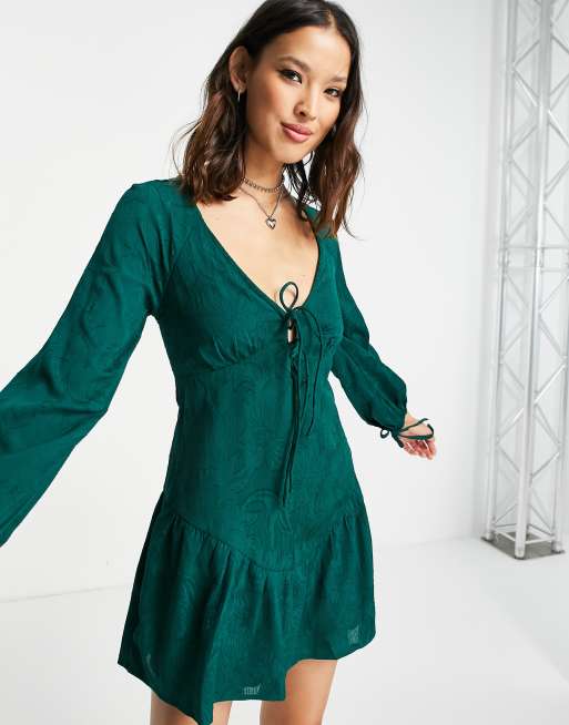 Topshop - Vestito midi premium testurizzato verde a fiori allacciato sul davanti - MGREEN