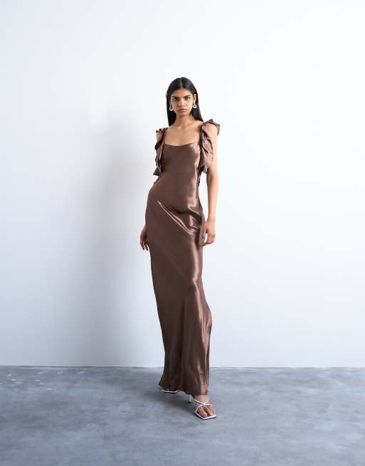 Topshop - Vestito sottoveste in raso color cioccolato con volant sulle spalle