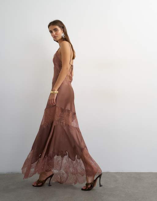 Topshop - Vestito sottoveste lungo in raso color talpa con scollo a V e inserti in pizzo, 1 di 4