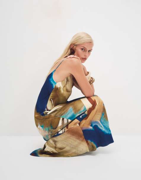Topshop vestito sottoveste maxi in raso di viscosa con scollo ampio e lunghezza sopra la caviglia con stampa astratta ocra - view 1
