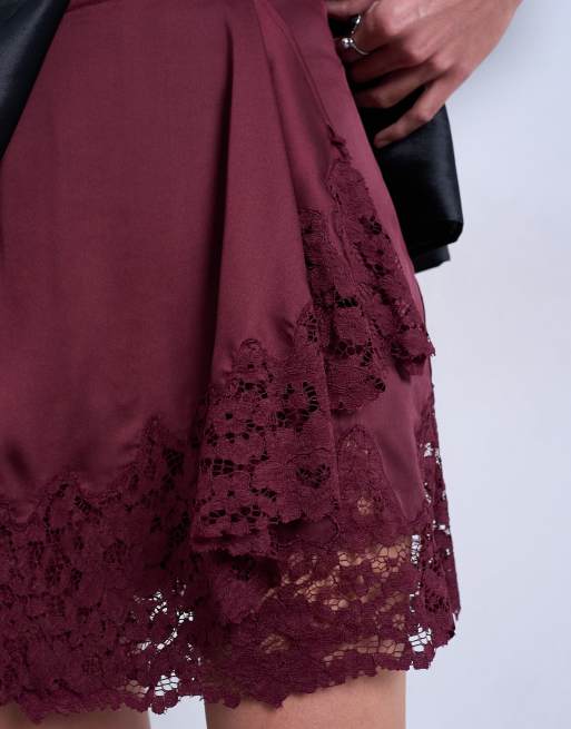 Topshop – Vinröd, asymmetrisk minikjol i satin med spetskant, 5 av 5