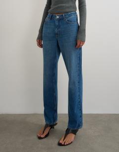 Model wearing Vintage straight mid rise jean in mid blue