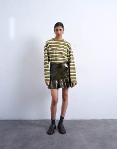 Vinyl peplum hem mini skirt in green