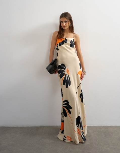 Topshop viskose satin maxikjole med lav dyb rund hals og længde til anklerne i sort og orange med markant blomsterprint - view 1