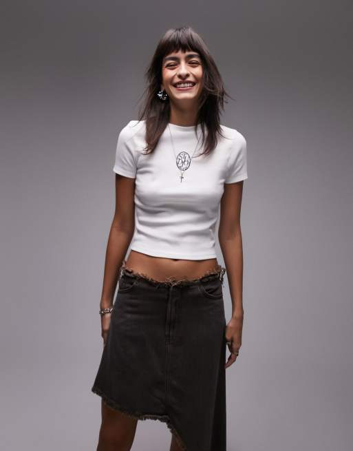 Topshop – Vit t-shirt i lång modell med grafiskt studio 201-broderi